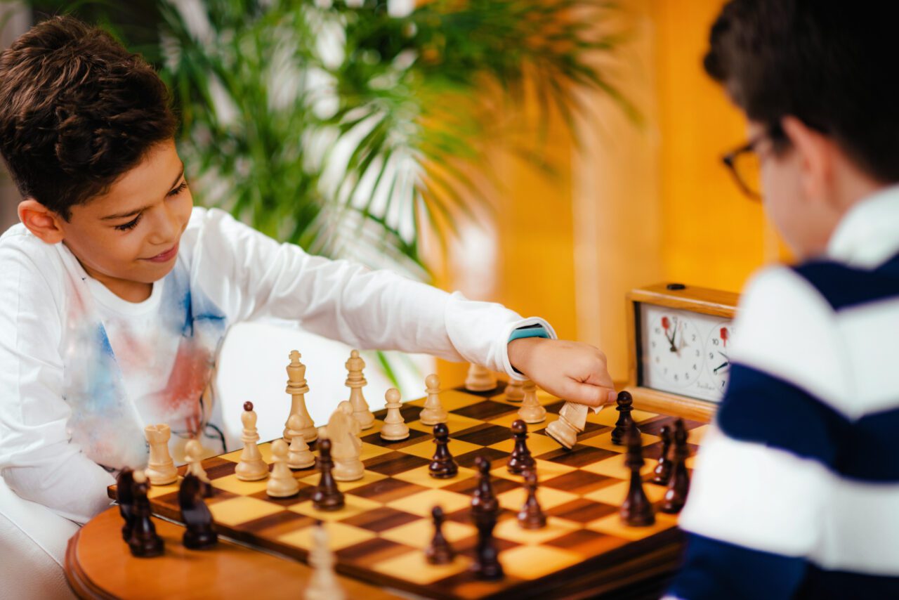 school-boys-playing-chess-e1698161918720